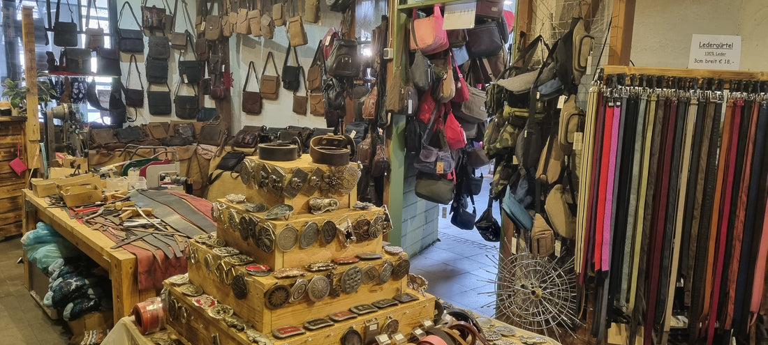 Kleine Lederwerkstatt mit kleine reperaturen, Nieten, Lochen, Druckknöpfe,