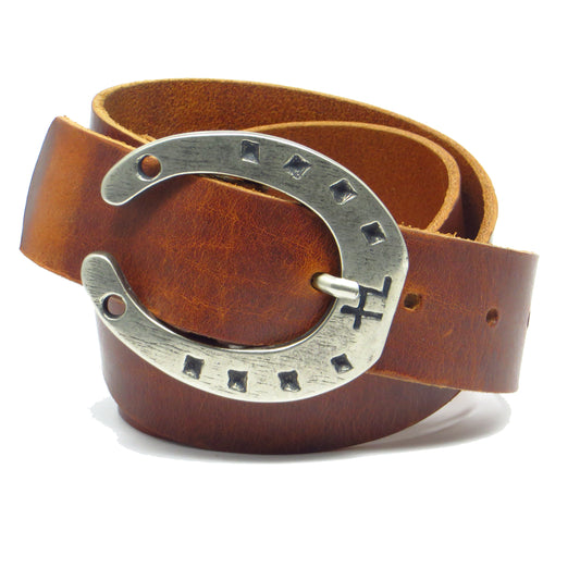 Cognac brauner Rindsleder mit Hufeisenschnalle 4 cm breiter Ledergürtel für Damen Herren ca. 3 – 4 mm dickem Leder. Anzughose Jeans Rock Kleid Arbeitsgürtel Arbeitshose Damengürtel Herrengürtel in verschiedene Längen breiten und Farben erhältlich. Ledergürtel 2 cm breit 3 cm breite Ledergürtel 4 cm breite Gürtel und 5 cm breite Gürtel aus Rindsleder Büffelleder