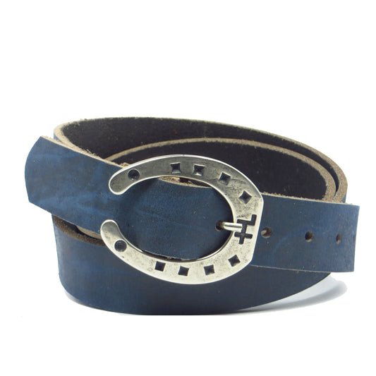 Blauer Büffelleder mit Hufeisenschnalle 3 cm breiter Ledergürtel für Damen Herren ca. 3 – 4 mm dickem Leder. Anzughose Jeans Rock Kleid Arbeitsgürtel Arbeitshose Damengürtel Herrengürtel in verschiedene Längen breiten und Farben erhältlich. Ledergürtel 2 cm breit 3 cm breite Ledergürtel 4 cm breite Gürtel und 5 cm breite Gürtel aus Rindsleder Büffelleder